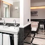 The Unique Brera 招待所 4*